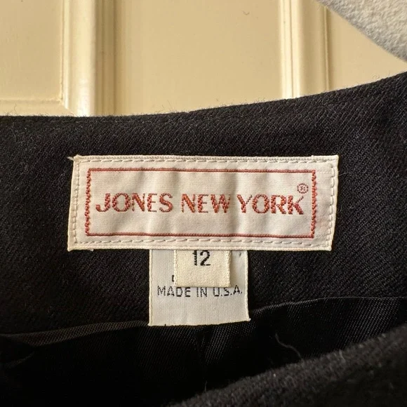 Vintage Jones New York Black Button-Up Blazer Size 12-wool - Picture 2 of 2